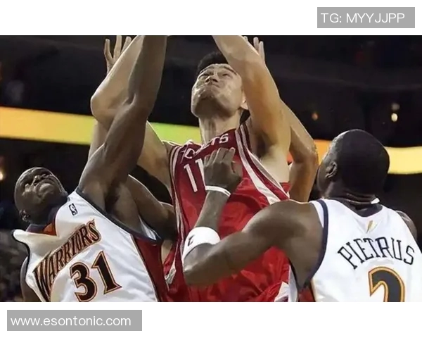 姚明罚球时的犯规争议与裁判判罚背后的故事分析 姚明罚球时的犯规争议与裁判判罚背后的故事分析