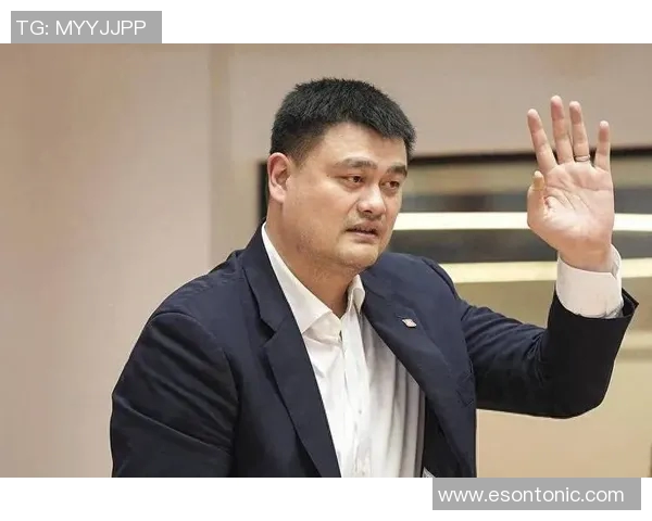 姚明重返CBA赛场担任顾问助力年轻球员发展引发广泛关注