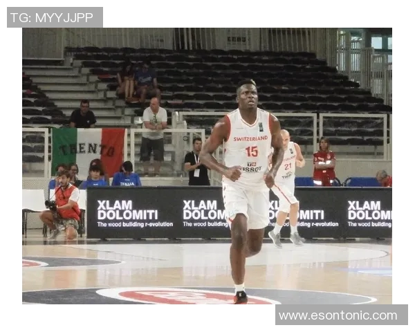 劳拉与姚明的篮球之旅:跨越文化的友谊与竞技精神 劳拉与姚明的篮球之旅:跨越文化的友谊与竞技精神