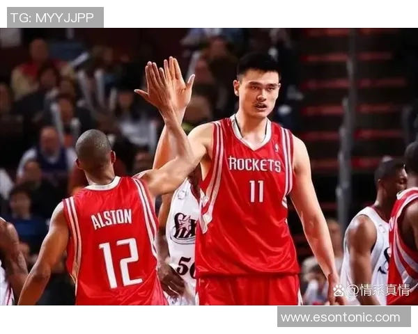 王治郅姚明幽默互动引发笑声两位篮球巨星的搞笑瞬间回顾 王治郅姚明幽默互动引发笑声两位篮球巨星的搞笑瞬间回顾