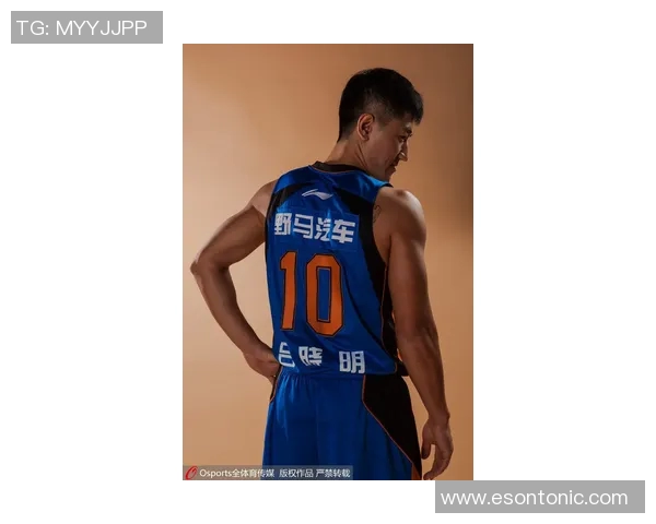 篮球明星尼克杨的篮球生涯与场上精彩瞬间回顾